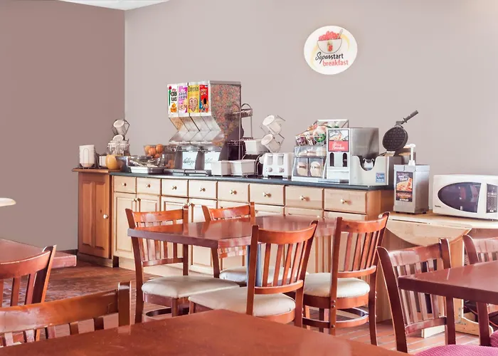 Super 8 By Wyndham On