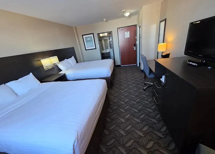 Pet Friendly hotel: Clarion Hotel